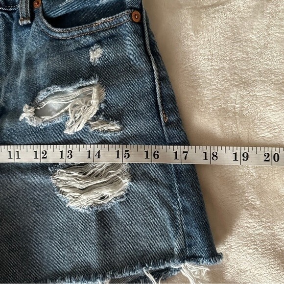 Levi's Premium Wedgie High Waisted Cut Off Jeans Shorts Medium Wash Women's 26 - Picture 7 of 12